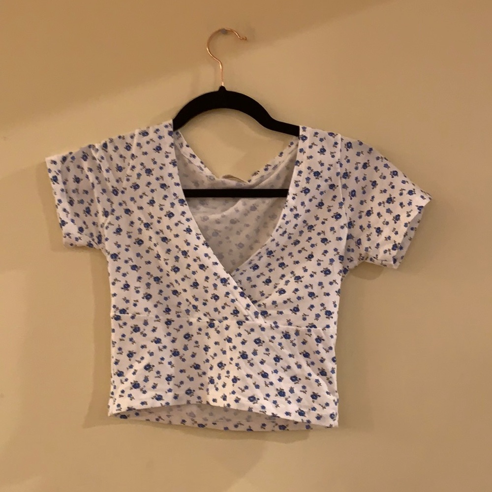 cropped t-shirt originally from pacsun collection